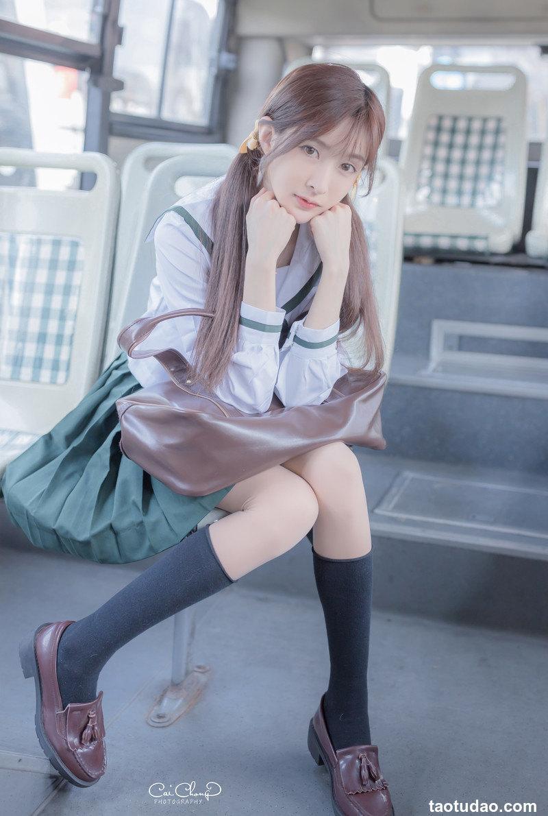 王羽衫 -JK大巴 [20P-26.7MB]