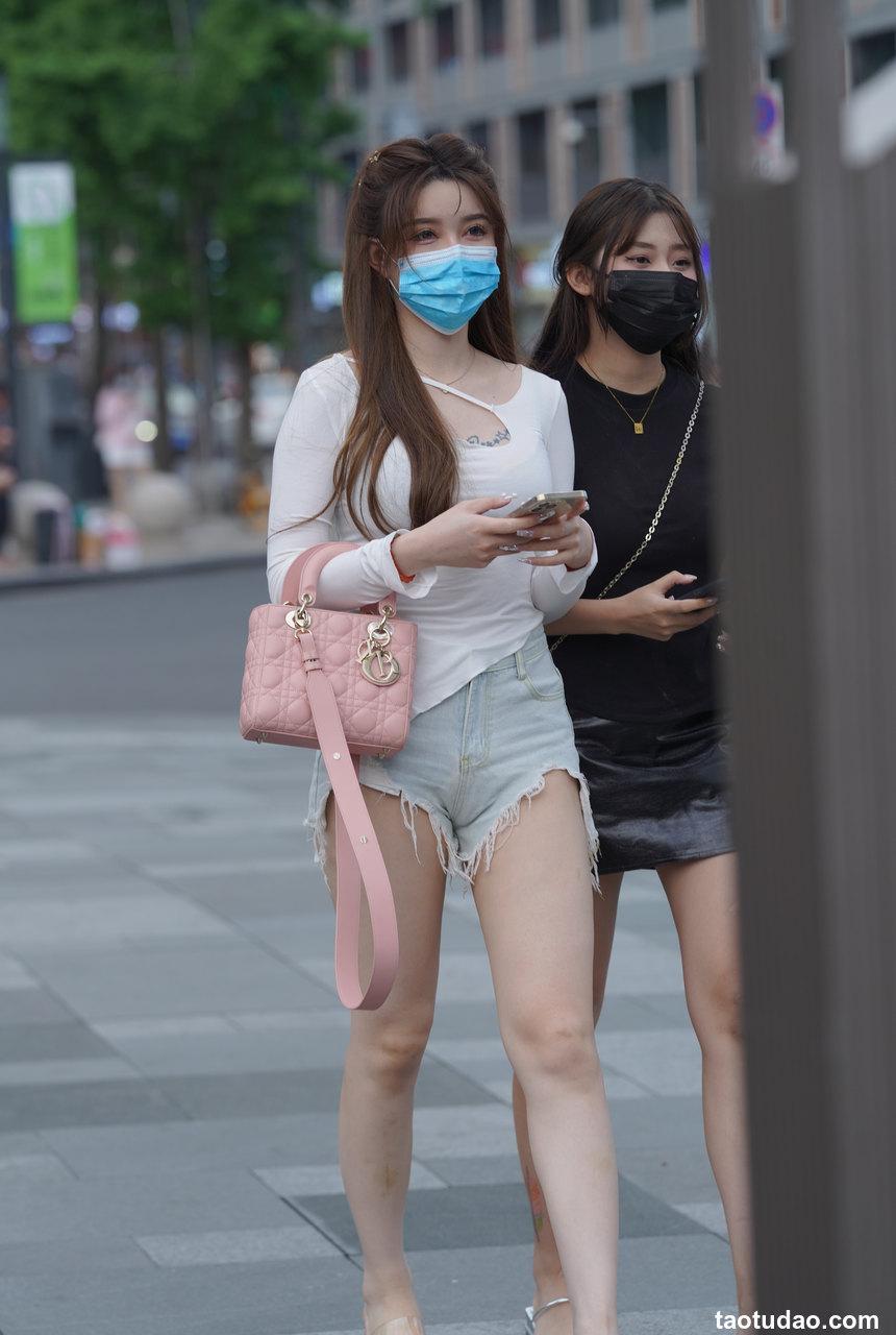 都市丽人浅蓝色牛仔短裤街拍 【217P+1V-2.89G】