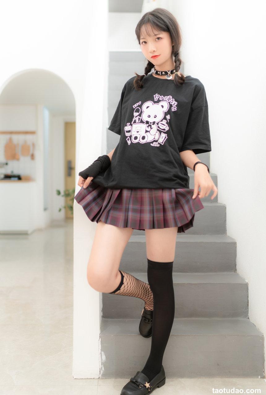 西瓜少女 NO.017   JK双拼袜  [36P-231MB]