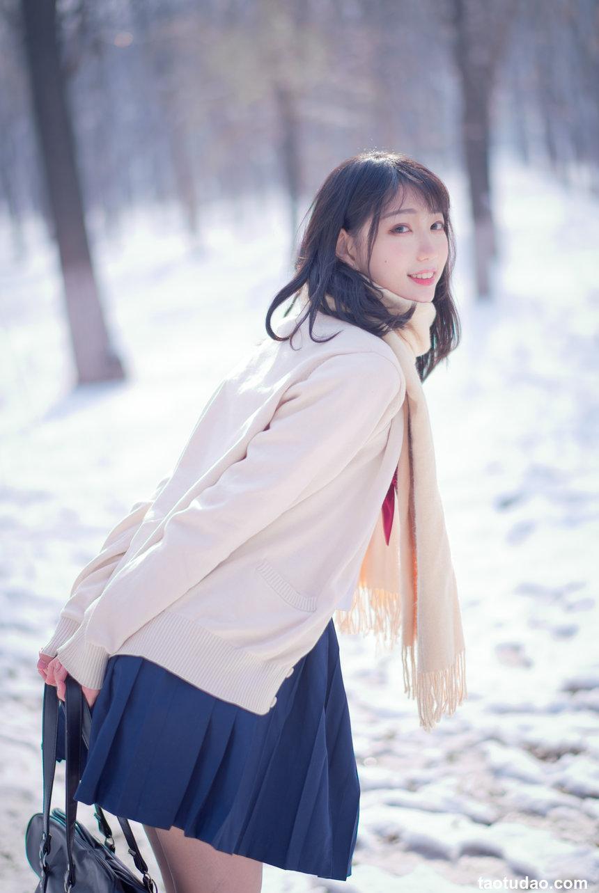 周叽是可爱兔兔 NO.021 - 雪景JK[15P／130MB]