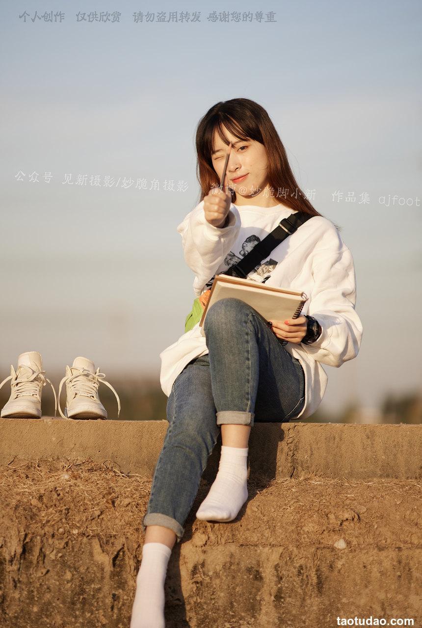 [见新摄影]追赶落日余晖的逆光少女 [133P+1V-948MB]