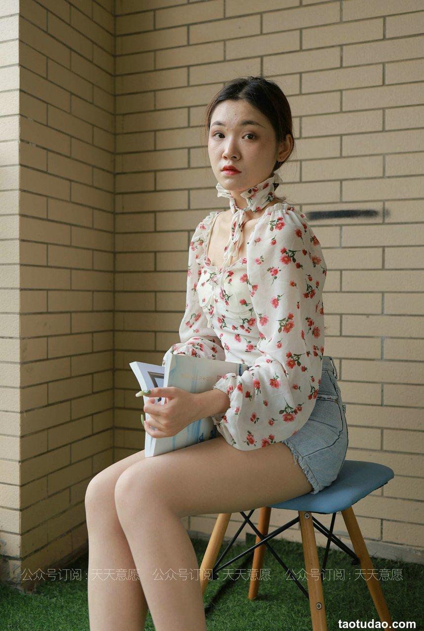 [IESS异思趣向] 2021.07.03 丝享家850：可可《法式碎花裙》[81P／191MB]