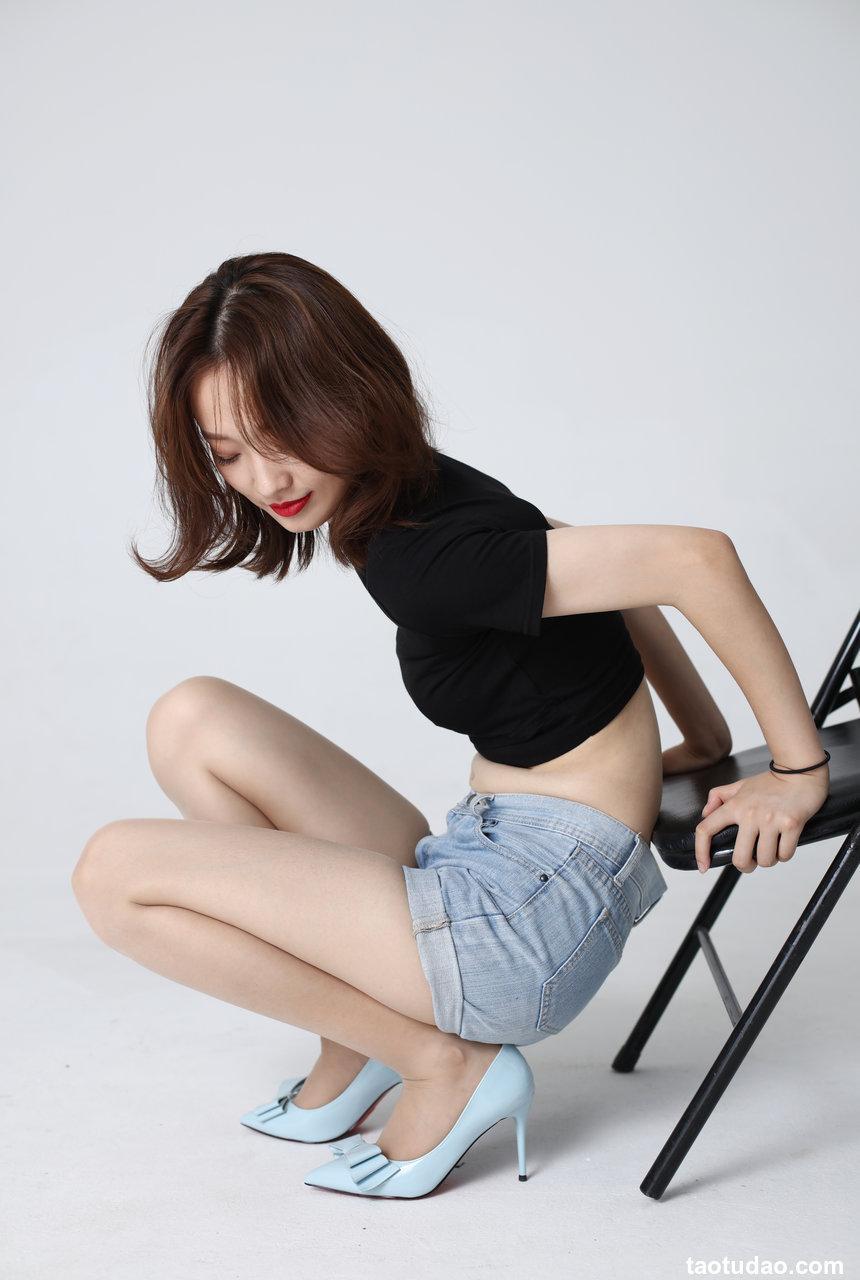 奈丝写真 NO.145 露腿的世界四季如春-莹莹 [35P+385M]