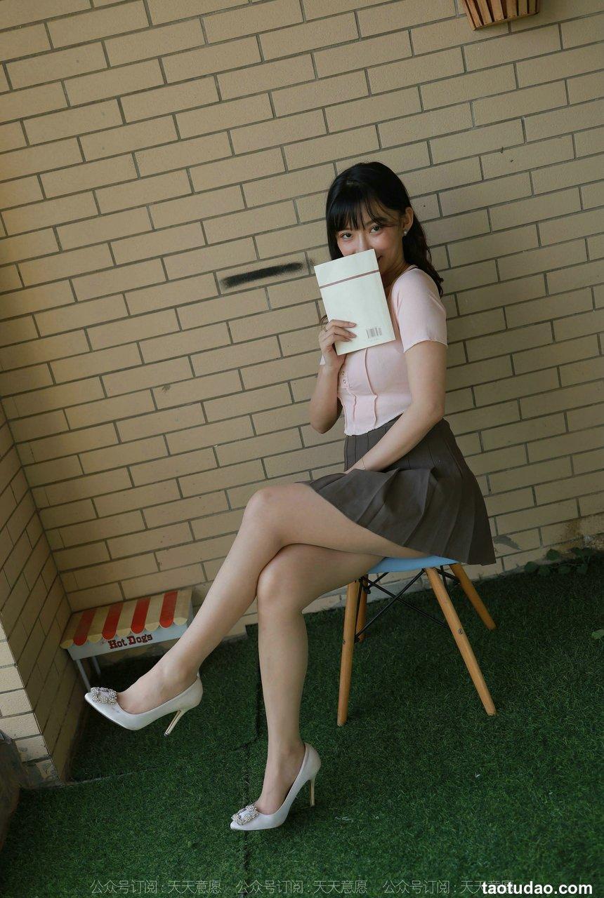 [IESS异思趣向] 2021.10.10 丝享家943：秋秋《阳台上的美女》[92P／175MB]