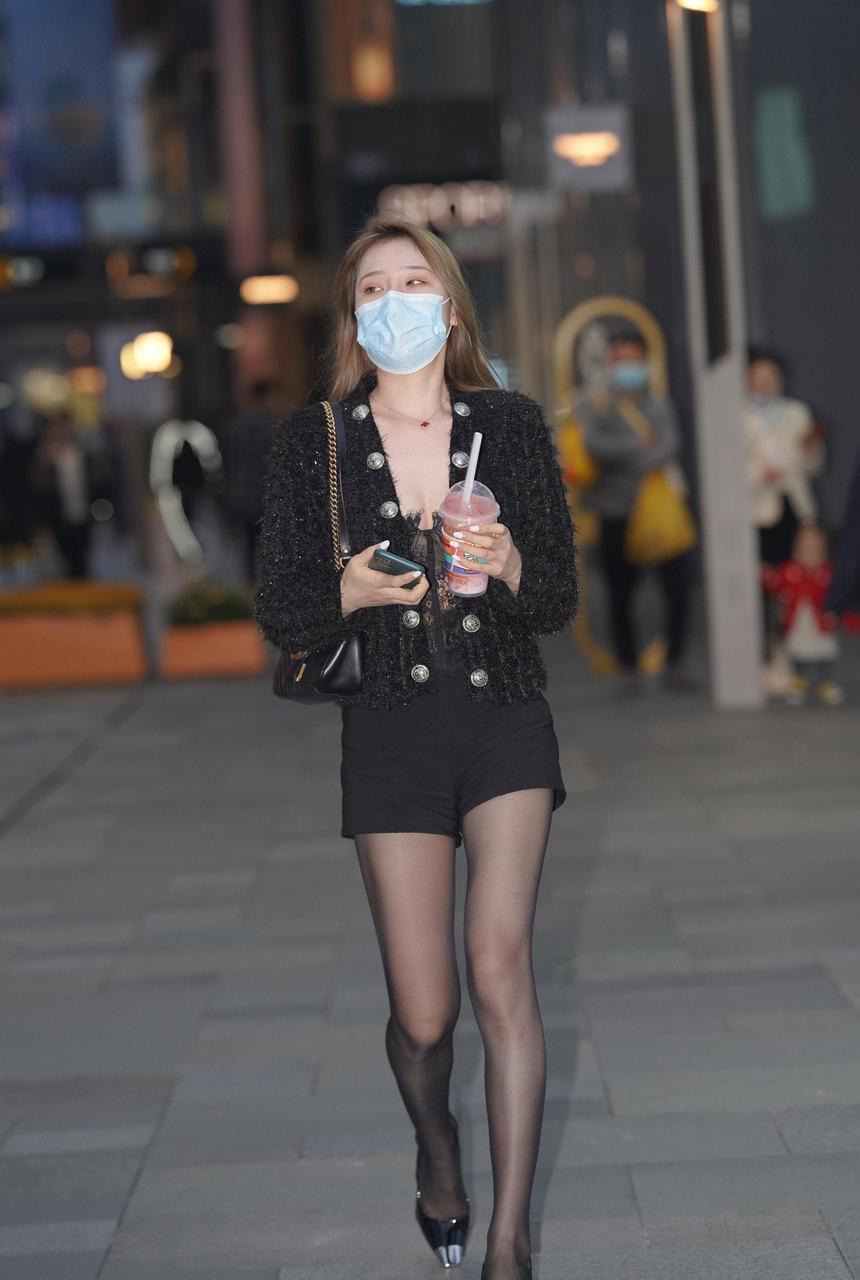 都市丽人气质黑丝美女【44P-701MB】