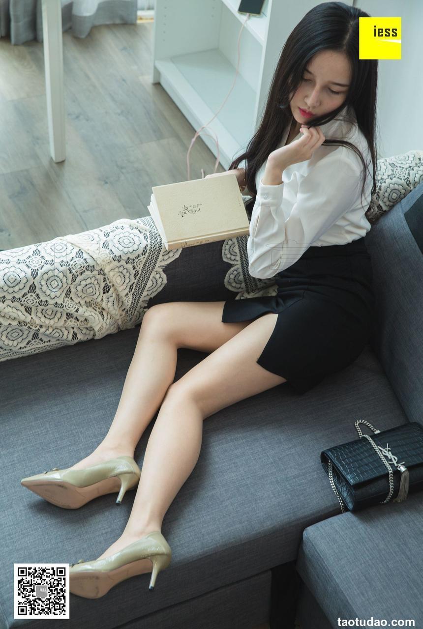 [IESS异思趣向] 2018.10.22 丝享家343：文欣 - 文欣微肉制服美足 [90P]