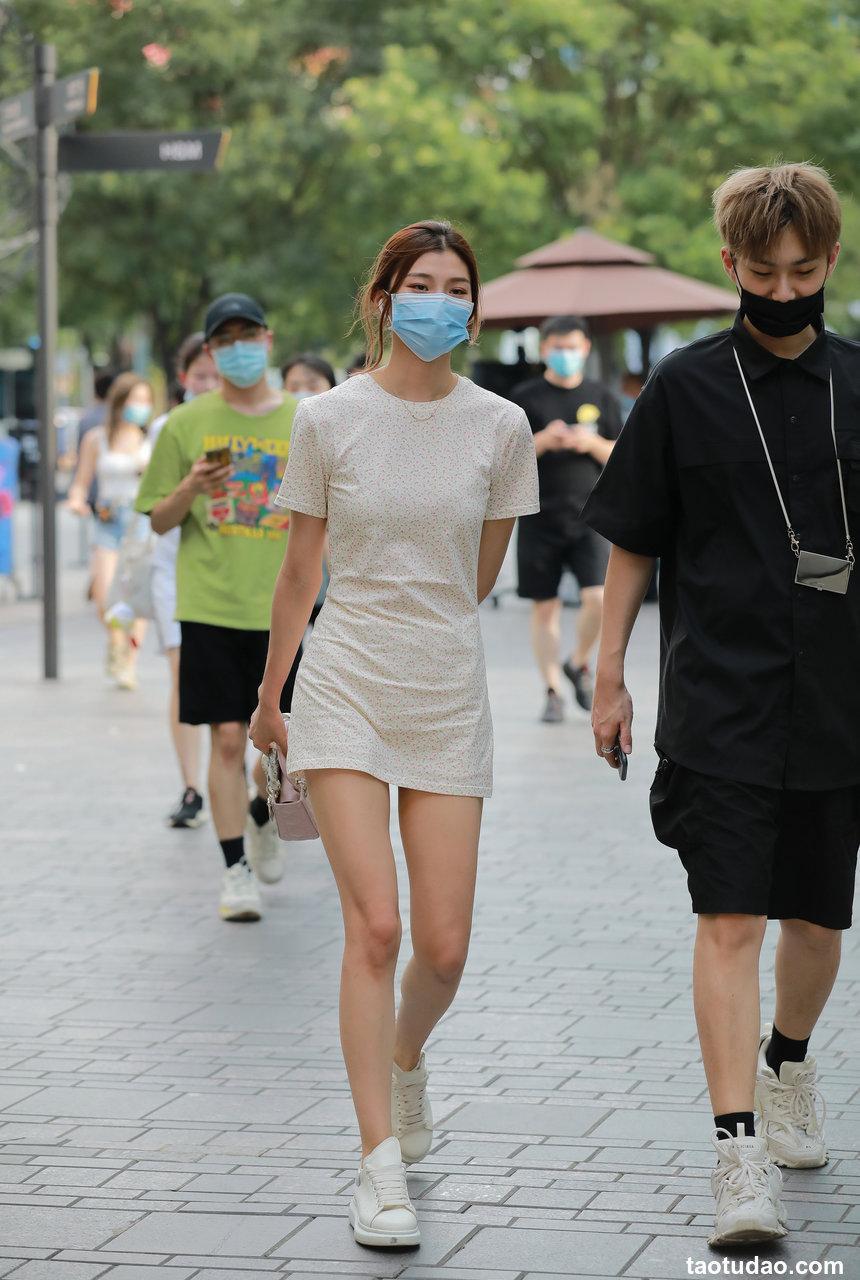 都市丽人街拍逛街的美女 【75P-861MB】