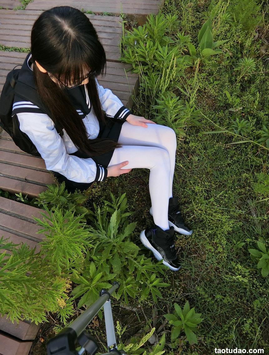 西尔酱 NO.015 — 户外jk白丝 [53P-327M]