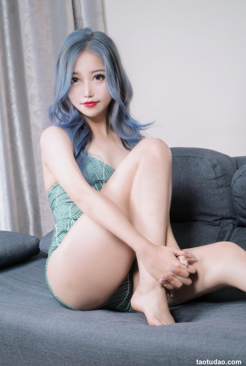 eloise软软 NO.004 — 泳衣[16P／192MB]