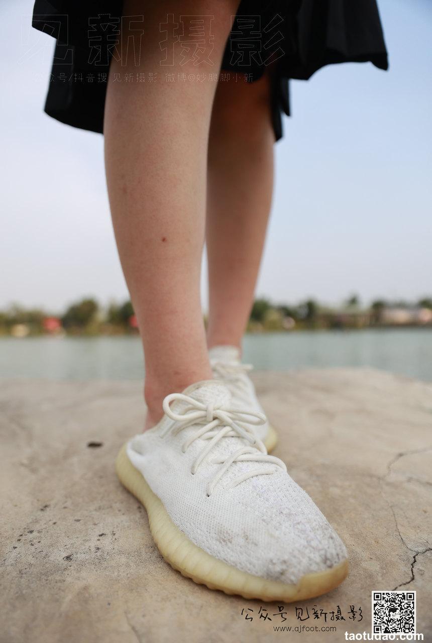 [见新摄影]NO.010-附中 潇潇（20岁 校园少女风 椰子鞋）【套图+视频-1.12G】