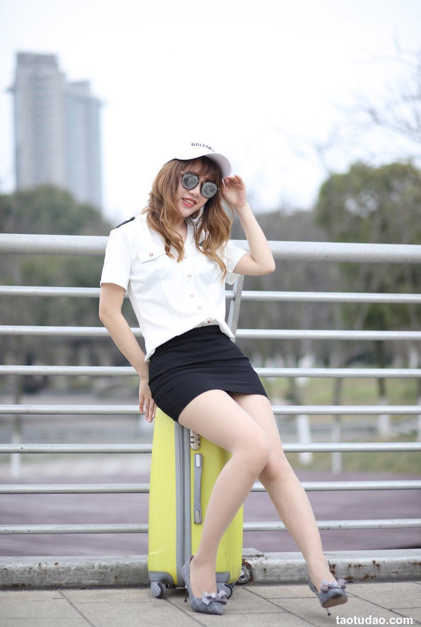 奈丝写真 NO.081 天桥上的制服girl–高高 [36P+260M]