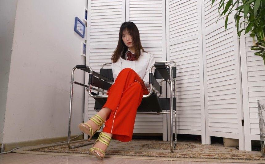 [A&F]丝足视频 092-美女王佳性感展示透明肉色袜美脚 [1V-3.56G]