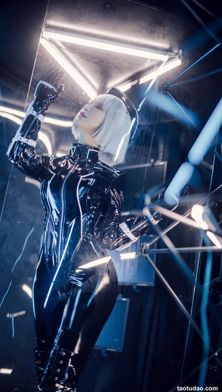 izumi泉桃子 NO.006 — 帝国通讯官[30P／232MB]