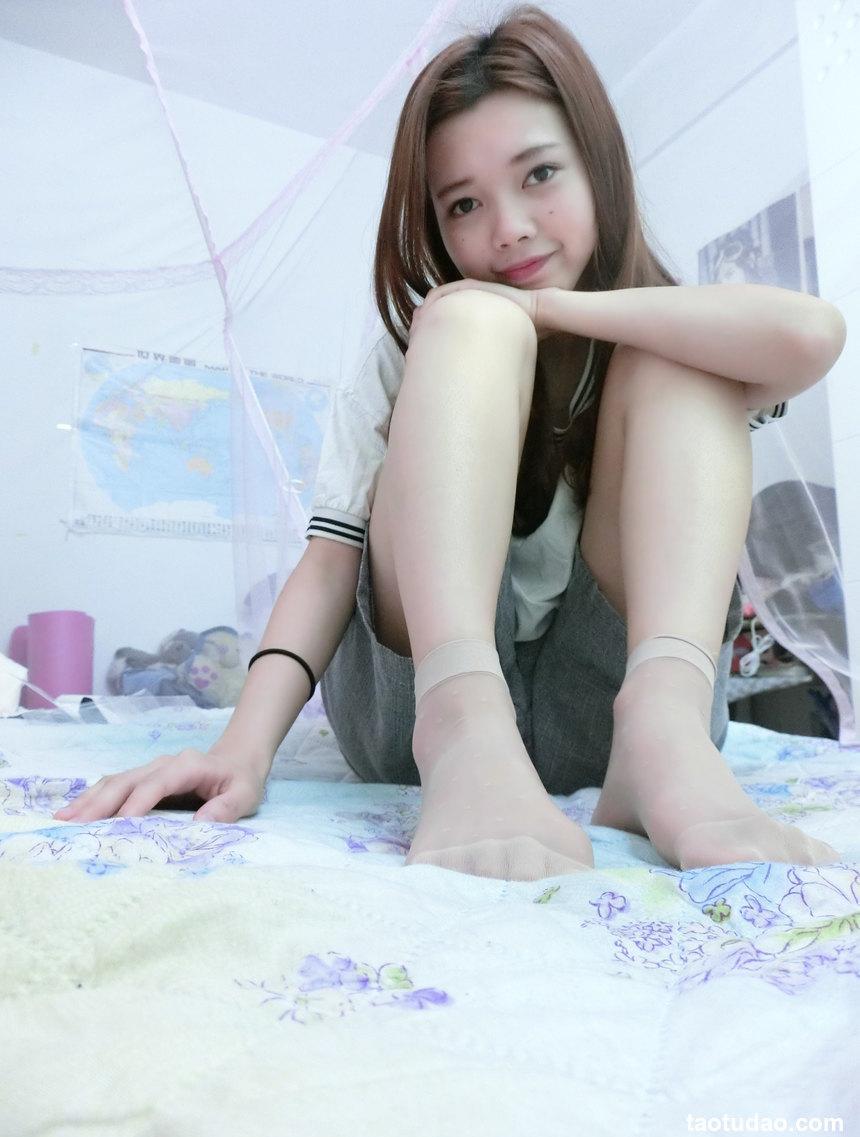 学妹校园寝室短丝系列021期 连小妮[78P／43.7MB]