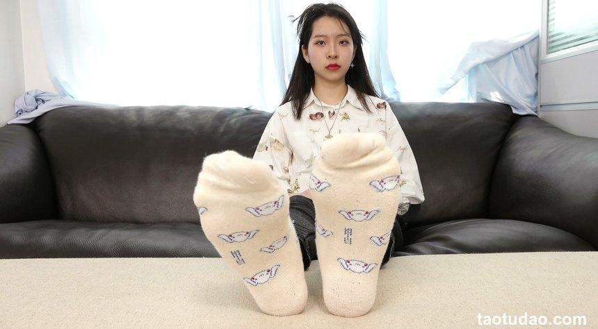 [Sexy Asian Girls Feet] No.032-初恋般记忆的小女生YIYI近距离秀脚 [239P-457M]