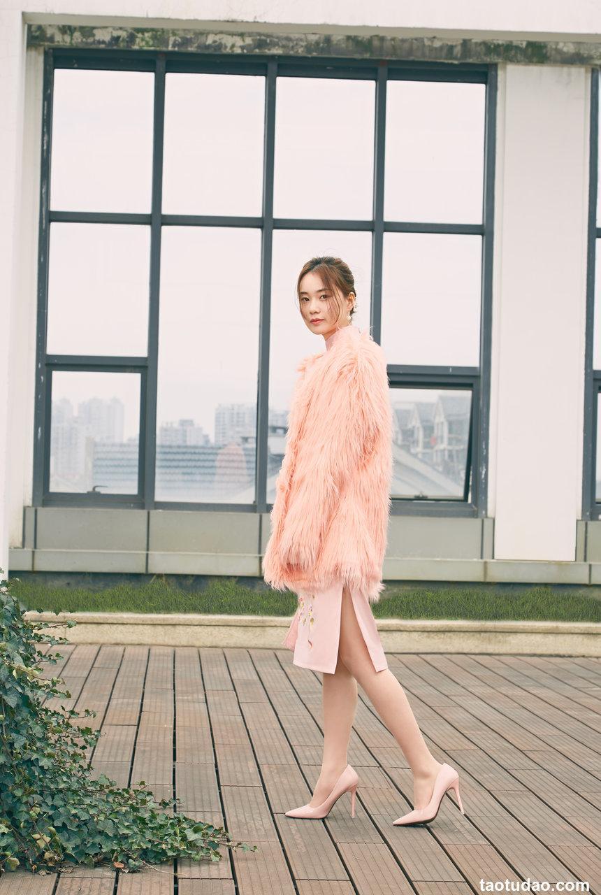 奈丝写真 NO.079 奈丝捋捋被风吹乱的秀发–露露 [34P+294M]