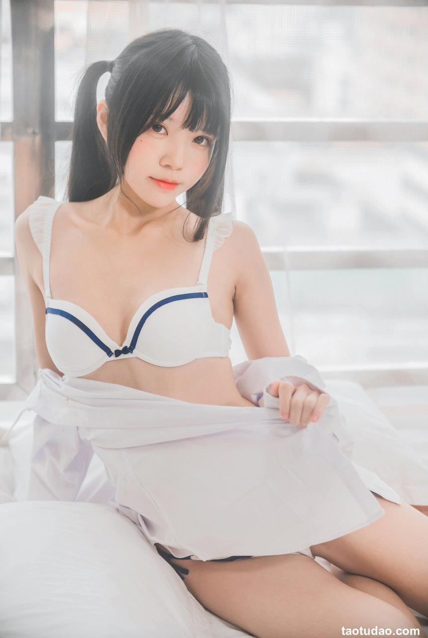 COS 桜桃喵 – 白衬衫双马尾 [47P]