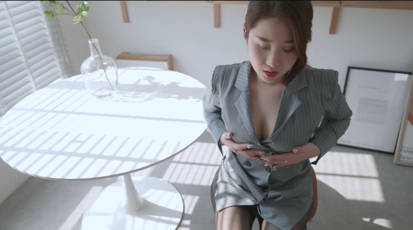 [Ligui丽柜]HD视频 2021.02.27 午后45°阳光 静瑶[1V／467MB]