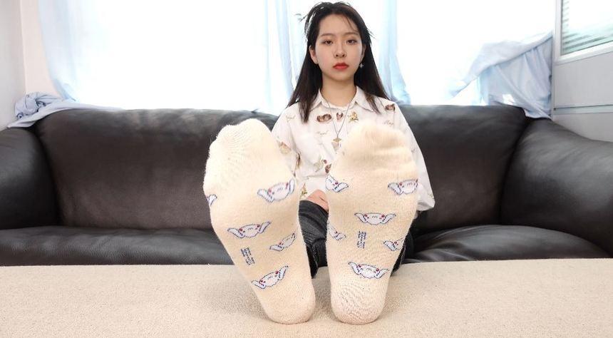 [A&F]丝足视频 016-Yiyi展示她性感的小脚丫 [1V-2.79G]