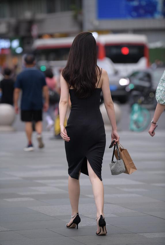 都市丽人漂亮的黑色吊带连体包臀长裙美女【55P-1.83G】