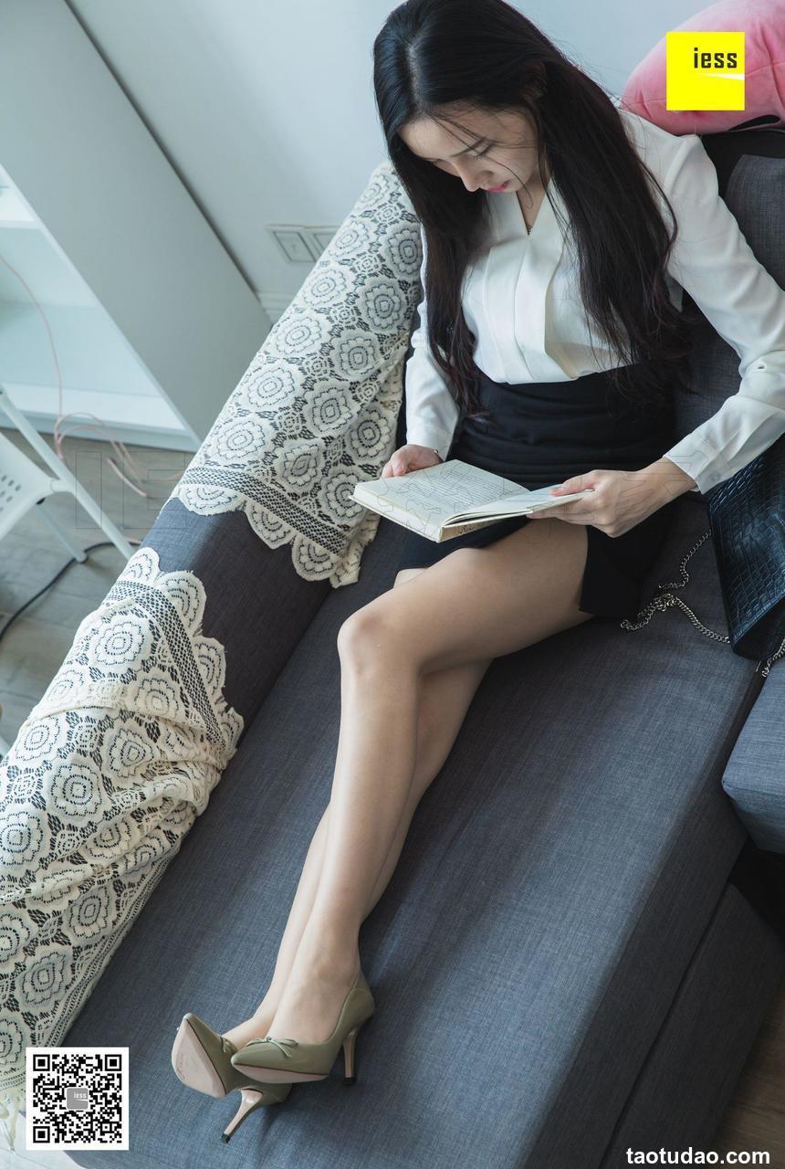 [IESS异思趣向] 2018.10.22 丝享家343：文欣 - 文欣微肉制服美足 [90P]