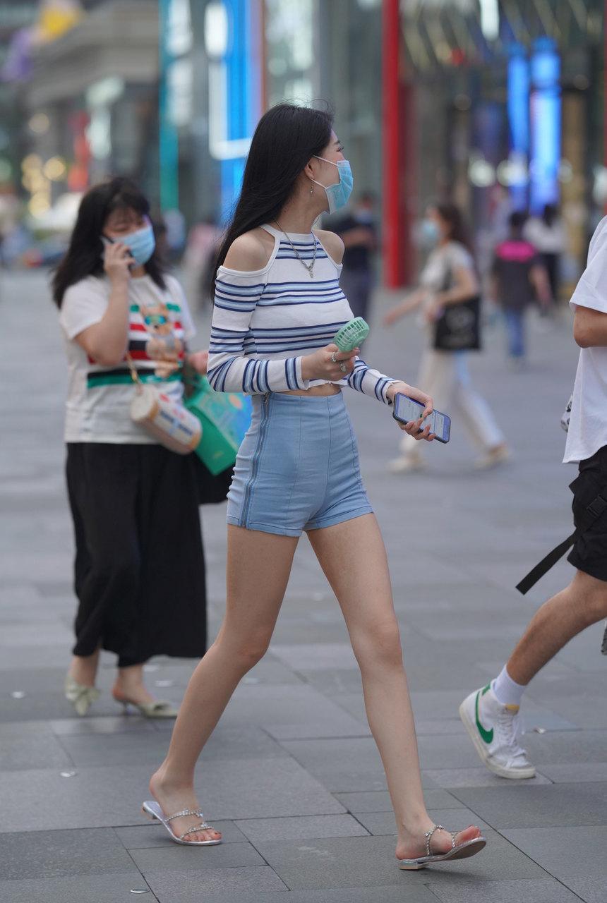 都市丽人气质热裤长腿小姐姐【73P-848MB】