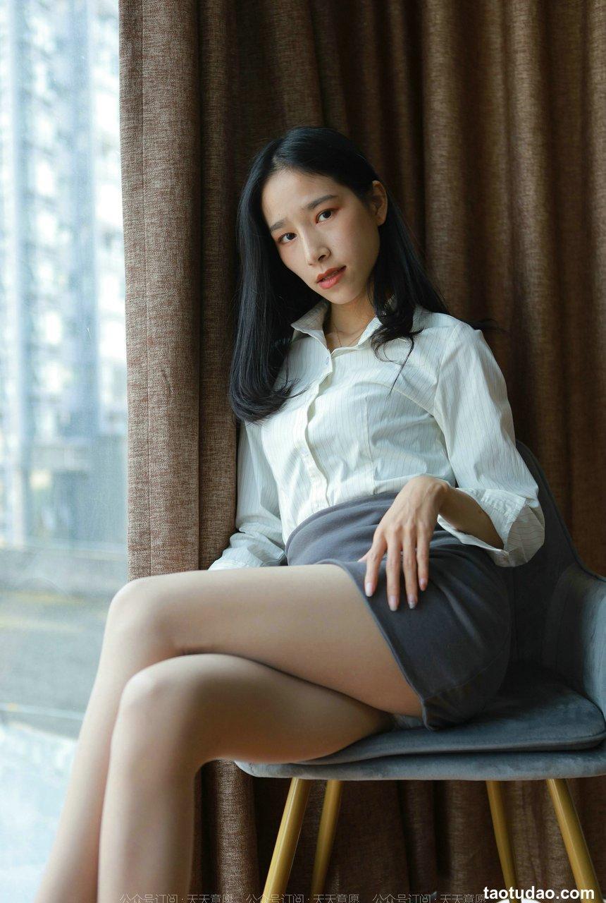 [IESS异思趣向] 2022.02.14 丝享家1004：美子《地板上的尤物》[89P／111MB]