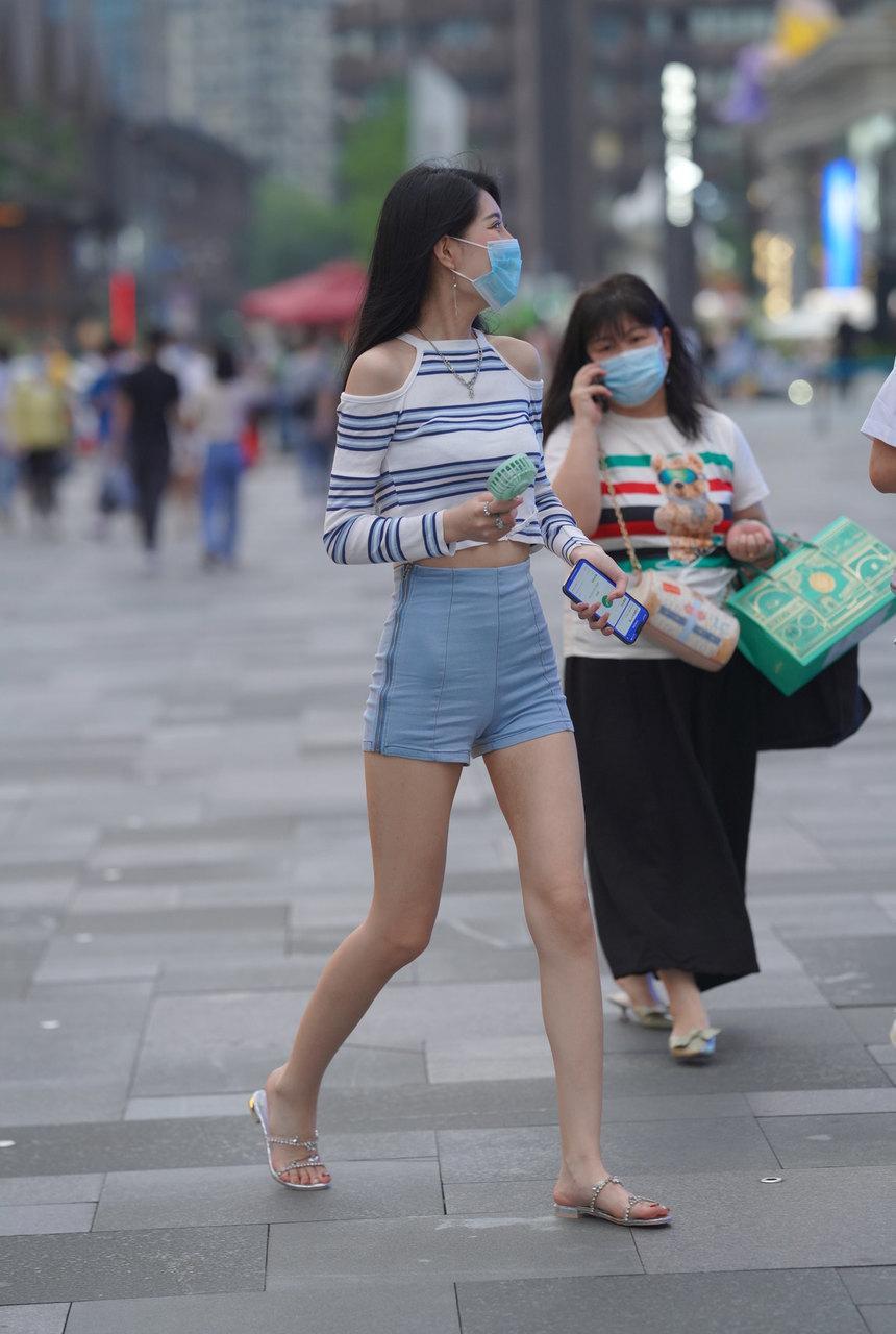 都市丽人气质热裤长腿小姐姐【73P-848MB】