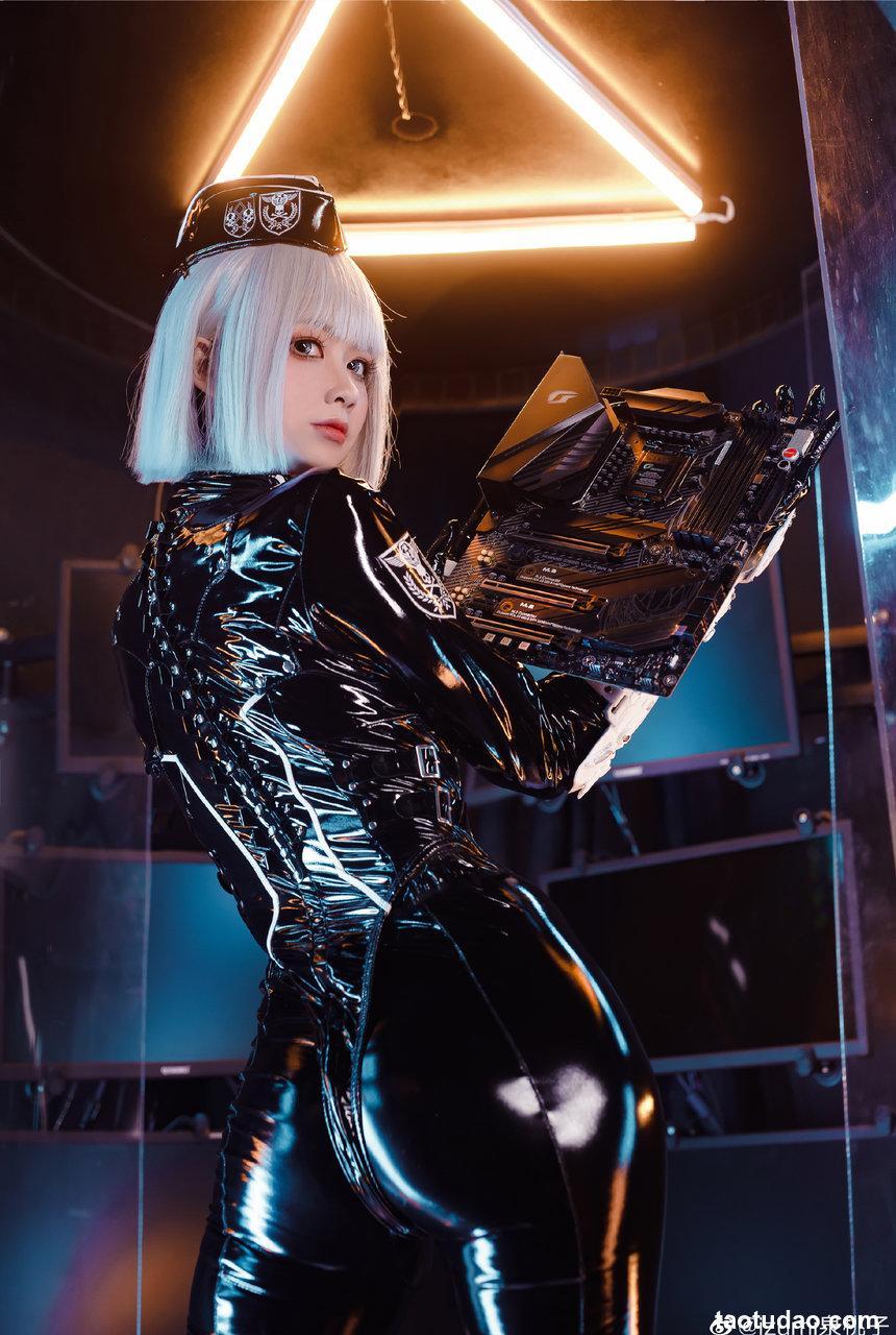 izumi泉桃子 - NO.06 帝国通讯官 [30P-233MB]