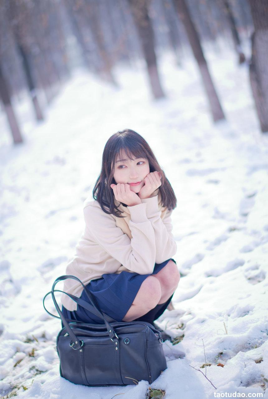 周叽是可爱兔兔 NO.021 - 雪景JK[15P／130MB]