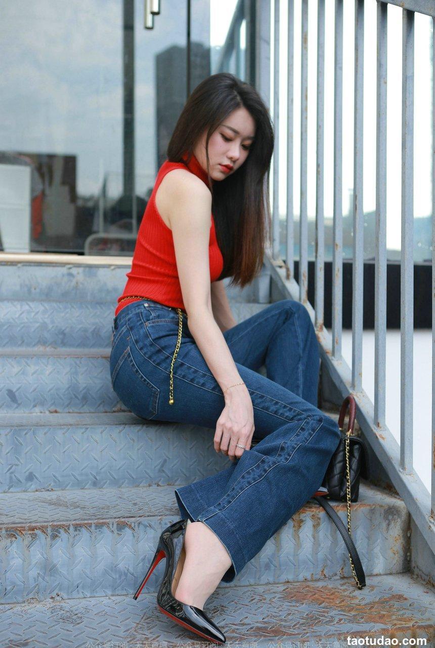 [IESS异思趣向] 2022.02.24 丝享家1011：佳爷《红底高跟库里丝》[92P／109MB]