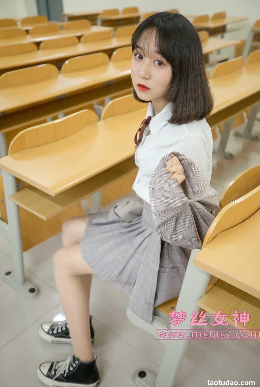 梦丝女神 刘诺-教室顷语 [61+1P]