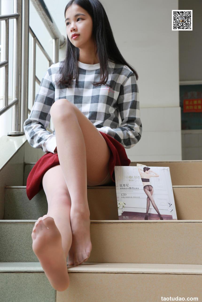 [MussGirl慕丝女郎] 学妹系列11 学妹告诉你,支援武汉,从宅做起[67P／66.1MB]