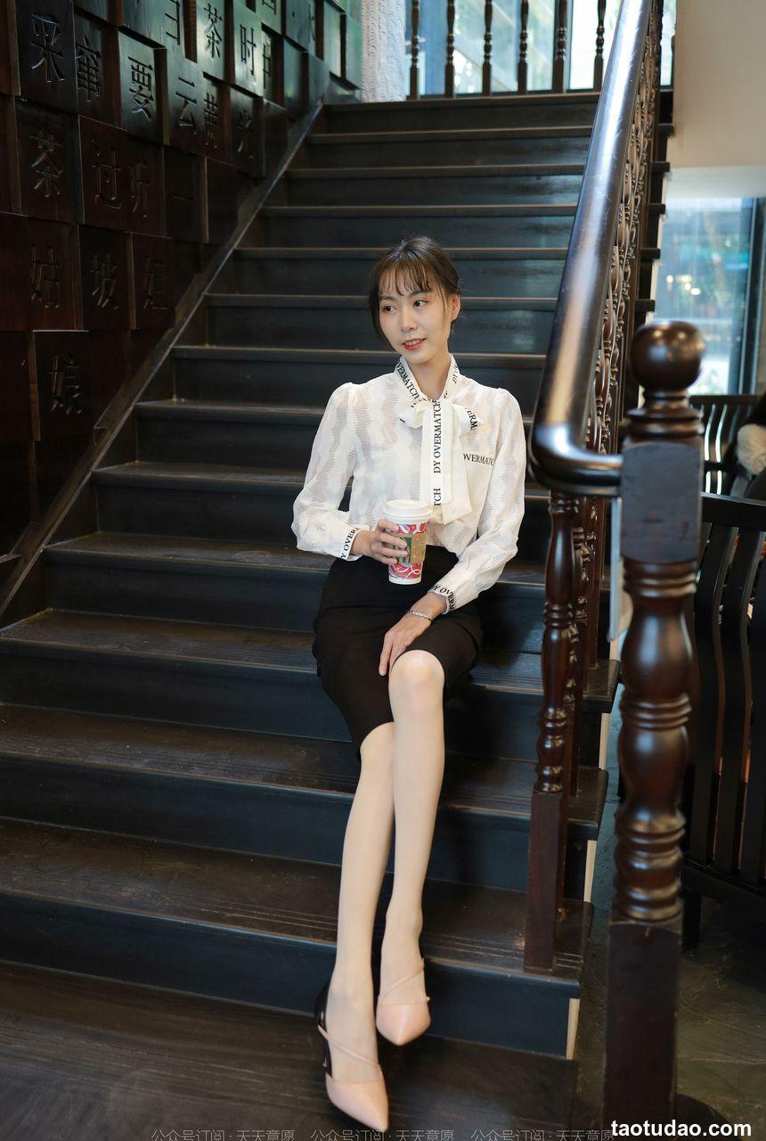 [IESS异思趣向] 2022.01.01 丝享家981：团团《气质一步裙》[91P／102MB]