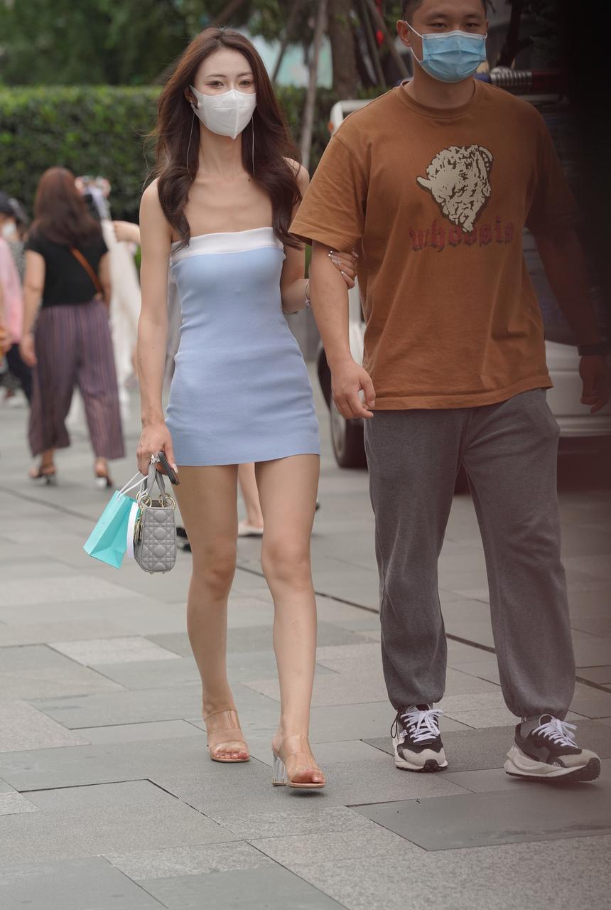 都市丽人一字抹胸装包臀裙美女【132P+1V-2.12G】