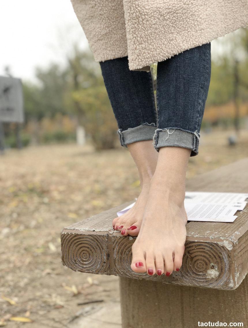 安乔乔 NO.010 户外足秀 [129P+760M]