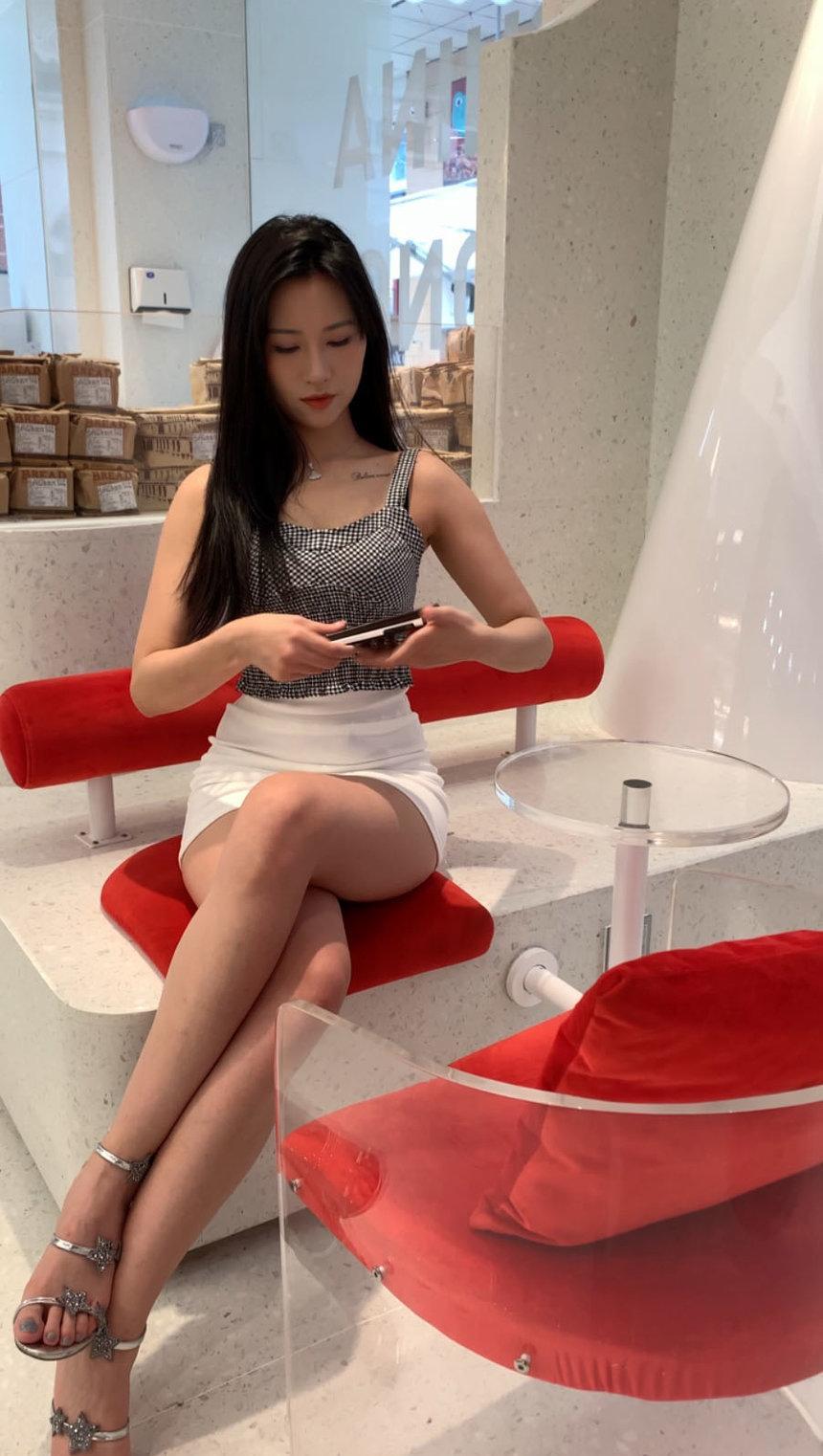 都市丽人吊带包臀裙高跟翘臀美女【1V9.89G】