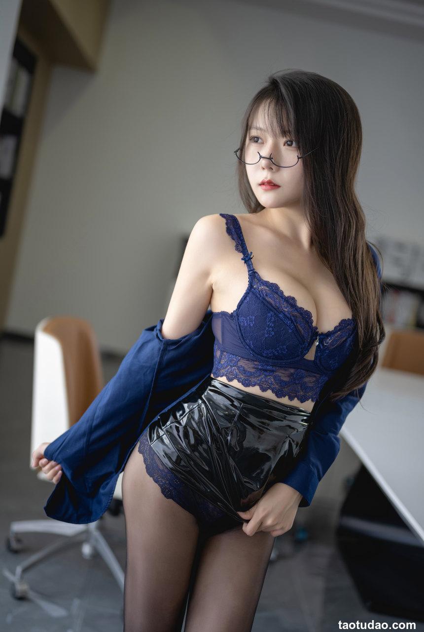 香草喵露露 — 小露乱撞 会议室OL [38P+1V-1.06G]