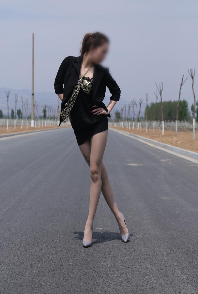 Nicole图集 – 公路透明肉色连体袜 [113P/966MB]