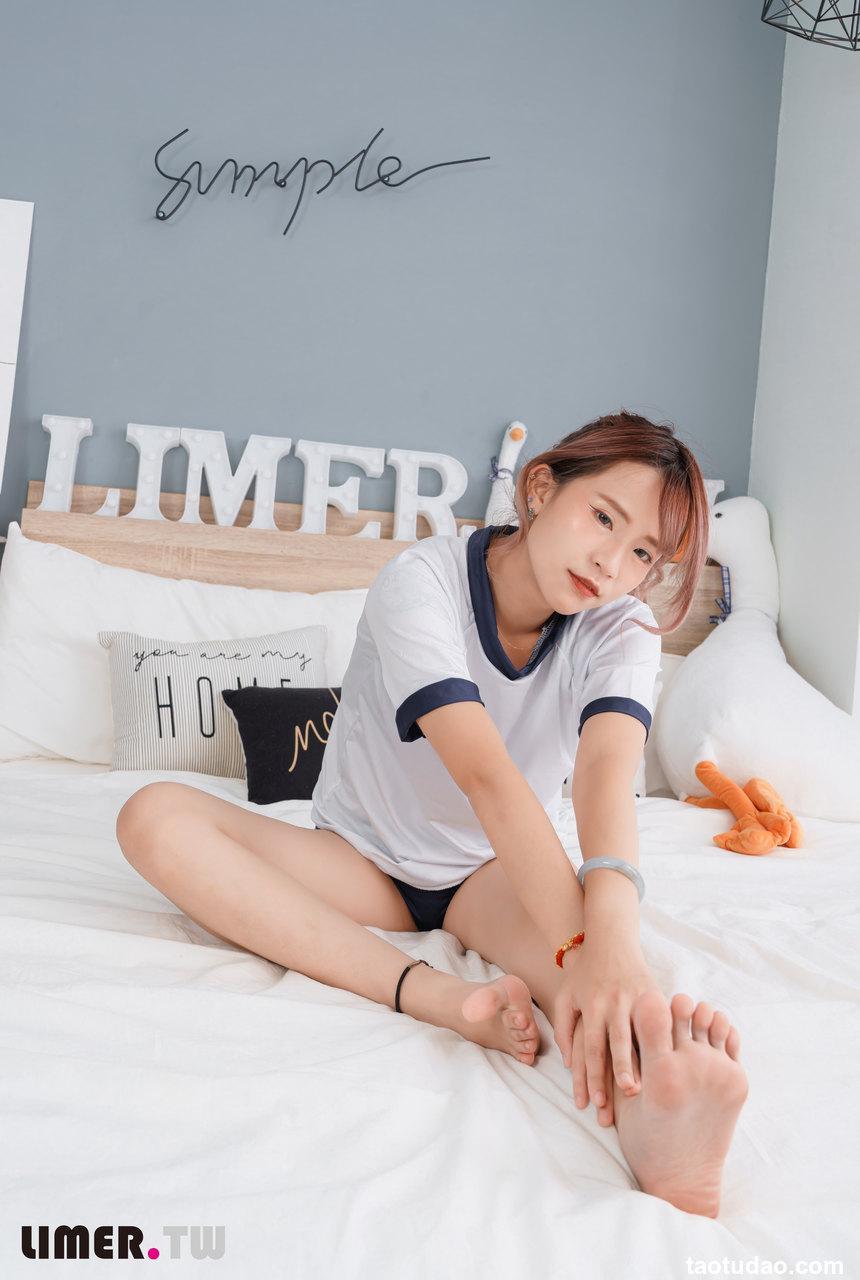 Limerence原创 NO.032 水密桃味女孩小艾啾啾体育服热身大秀裸足[130P+1V／3.49GB]