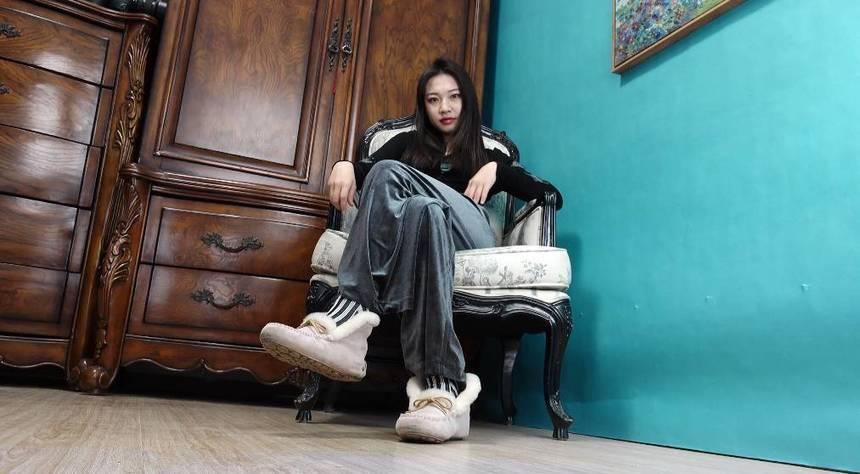 [A&F]丝足视频 017-王琳琳展示她的性感的脚丫(棉袜+裸足) [1V-2.53G]