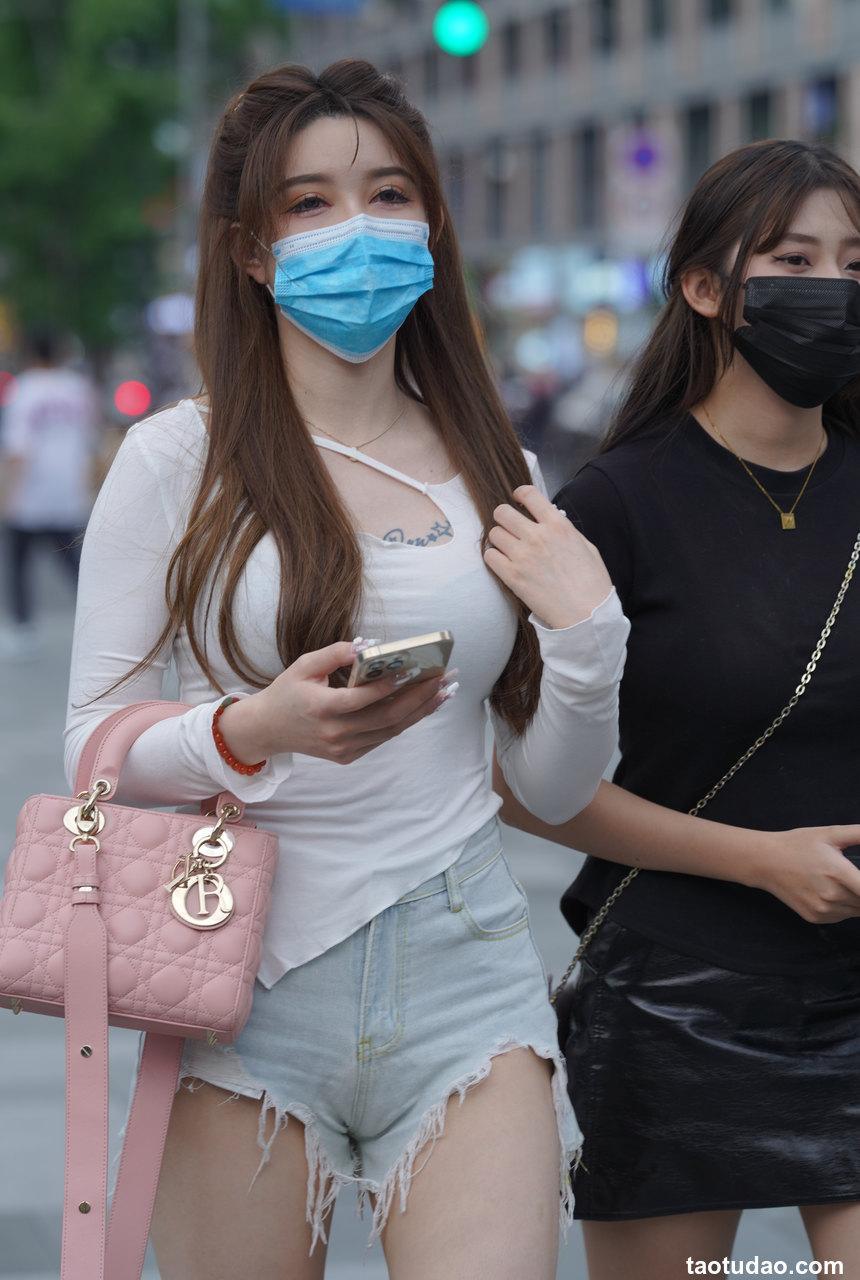 都市丽人浅蓝色牛仔短裤街拍 【217P+1V-2.89G】