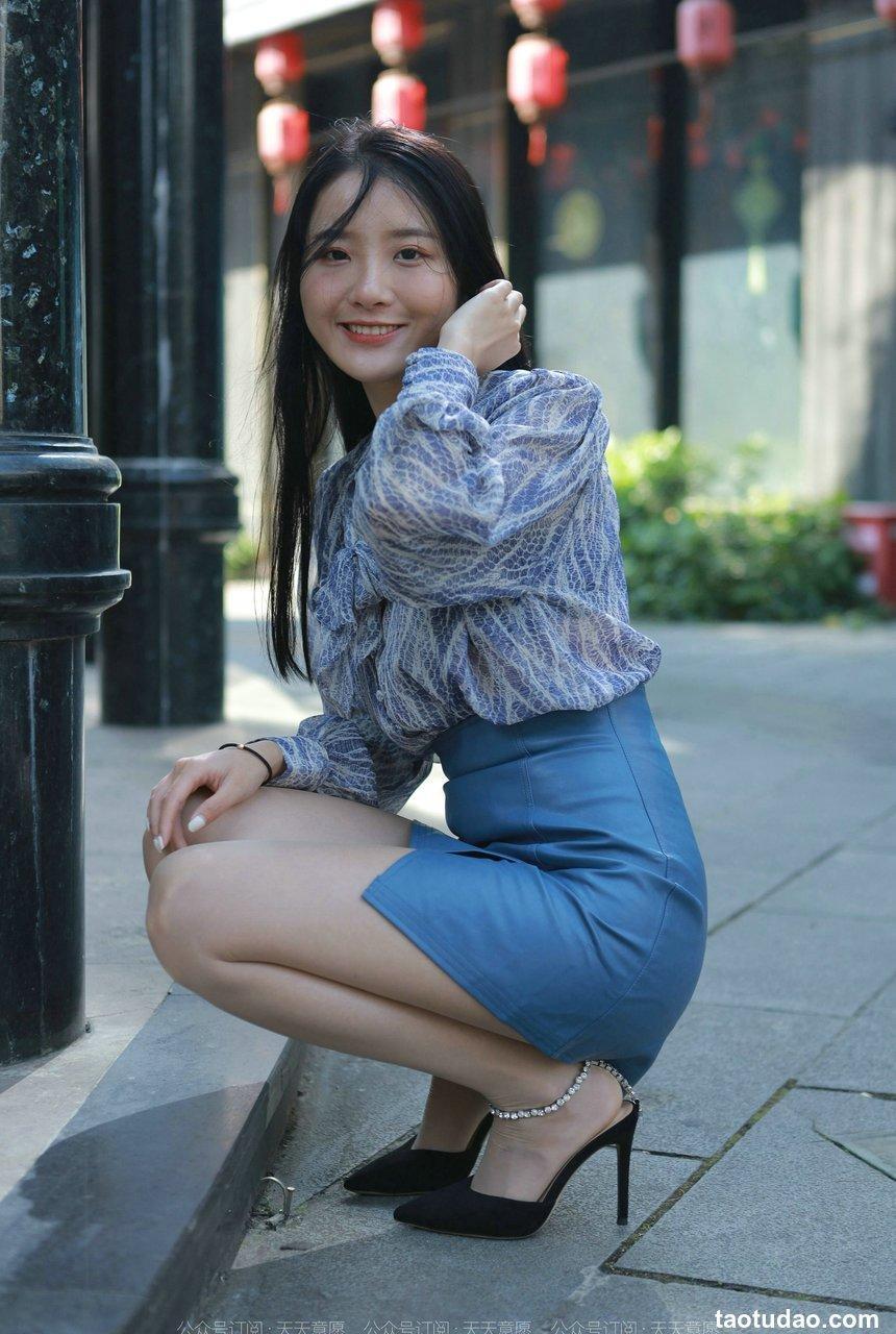 [IESS异思趣向] 2022.02.02 丝享家995：婉萍《油亮蓝色短裙》[95P／118MB]