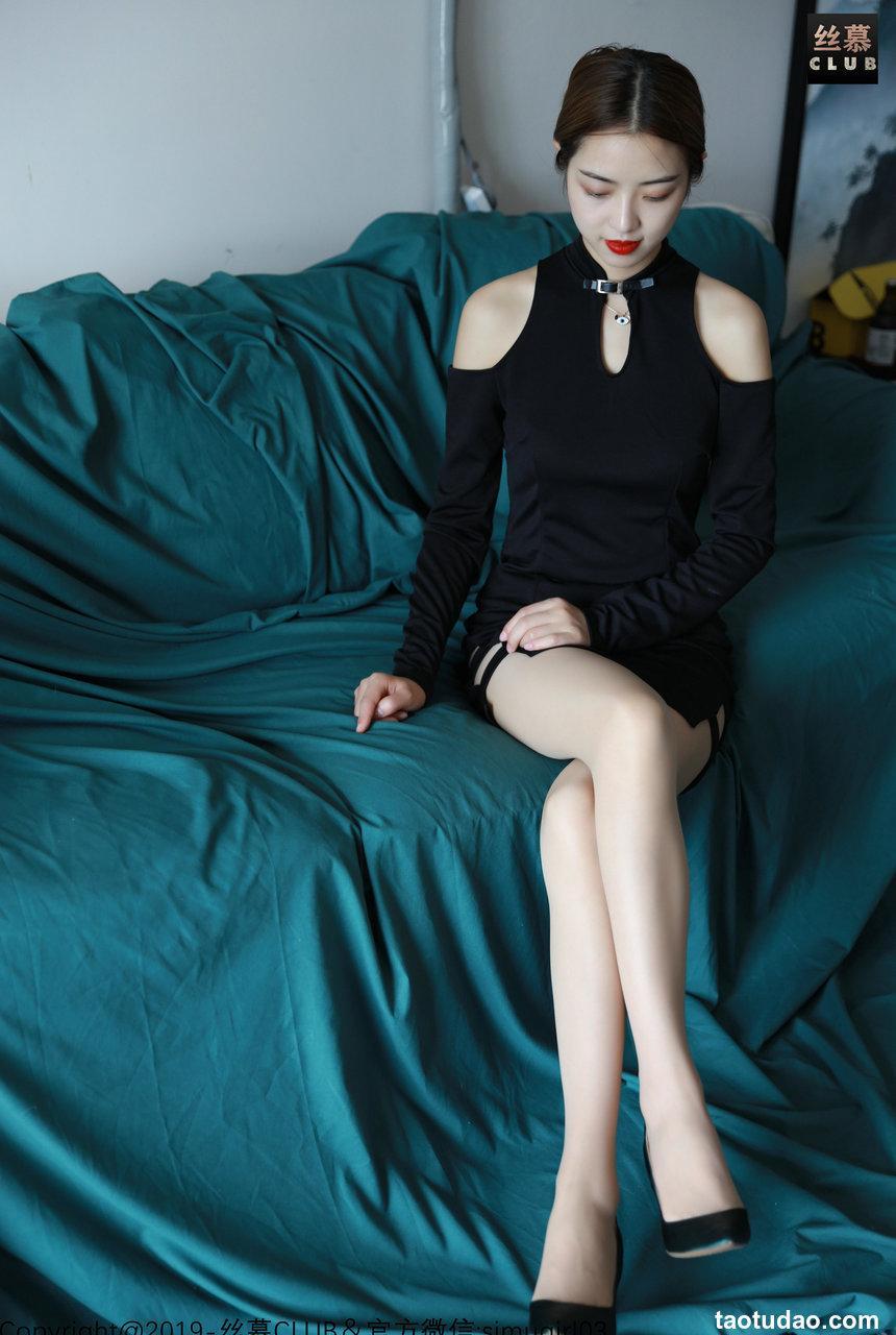 丝慕写真  丹丹的开衩旗袍肉丝 [73P]