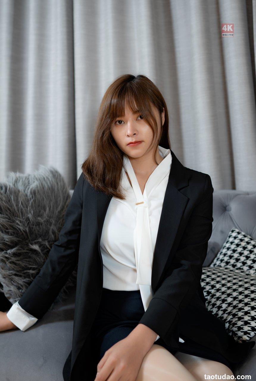 [Ligui丽柜] 2021.06.30 《复古的两套日式OL》奈沐子 [74P-166M]