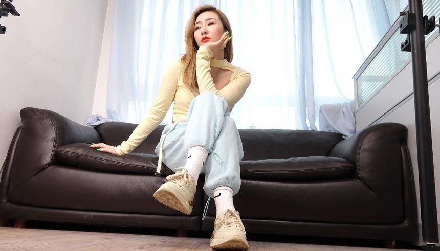 [A&F]丝足视频 115-气场女王萱萱展示性感大脚 [1V-946M]