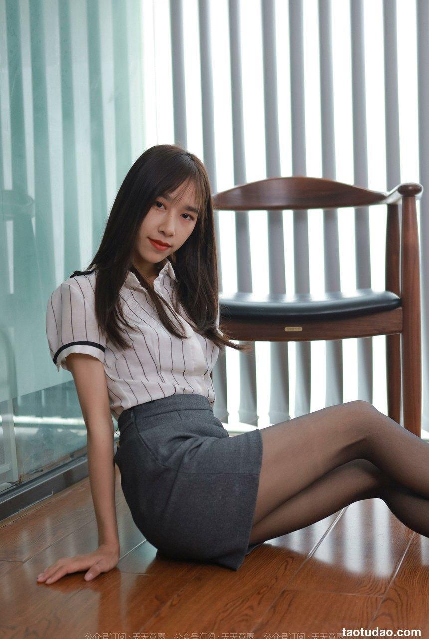 [IESS异思趣向]2022.03.30 丝享家1044：美子《酒红色美甲》[86P／152MB]