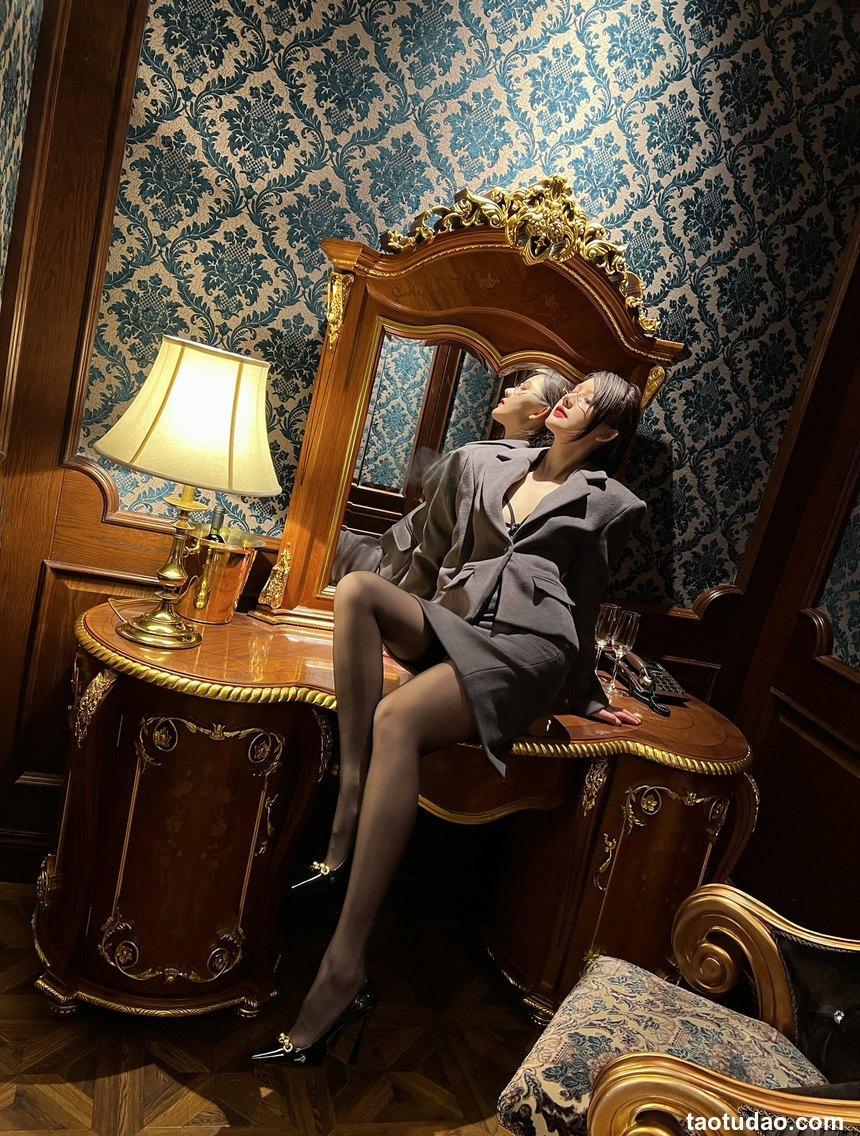 就是阿朱啊 -微密圈 孔雀+中医+高启强 [42P+3V-154MB]