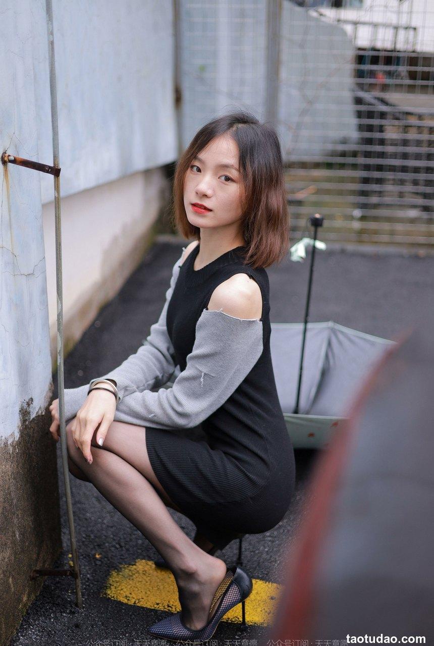 [IESS异思趣向] 2022.04.06 丝享家1051：小六《雨中的嘿丝》[82P／120MB]