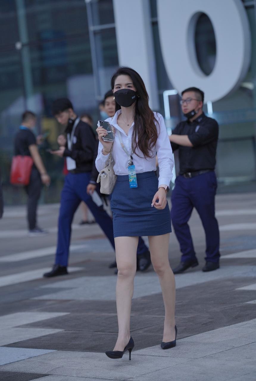 都市丽人还在上班的蓝裙美女【67P+1V-1.00G】